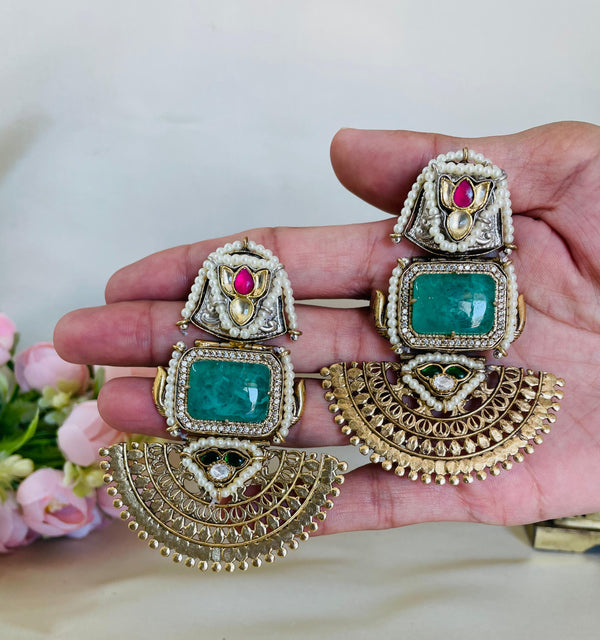 Hayaat Stud Earrings - Mint Green
