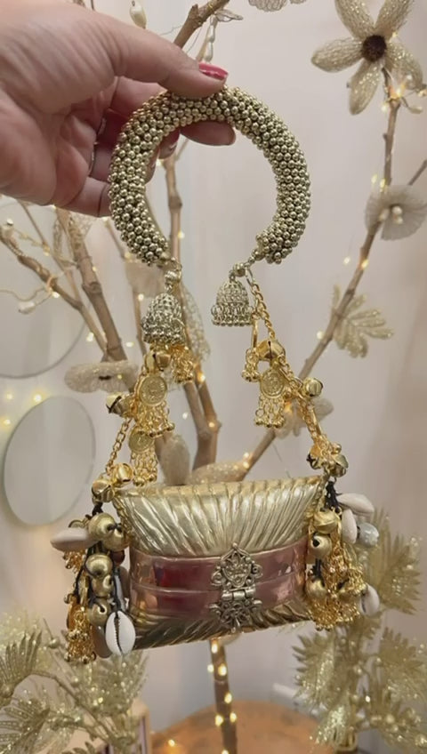 Gulnaar Batwa (Potli Bag)