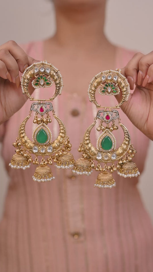 Praneeka Danglers