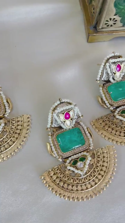 Hayaat Stud Earrings